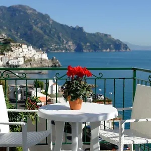 https://amalfi-blue-flowers-a.hotels-amalfi.com