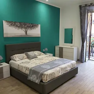 https://umberto-248-holiday-house-center-of-naples.hotels-amalfi.com